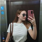 Professeur particulier donne cours de soutien scolaire anglais à des élèves de collège/lycée